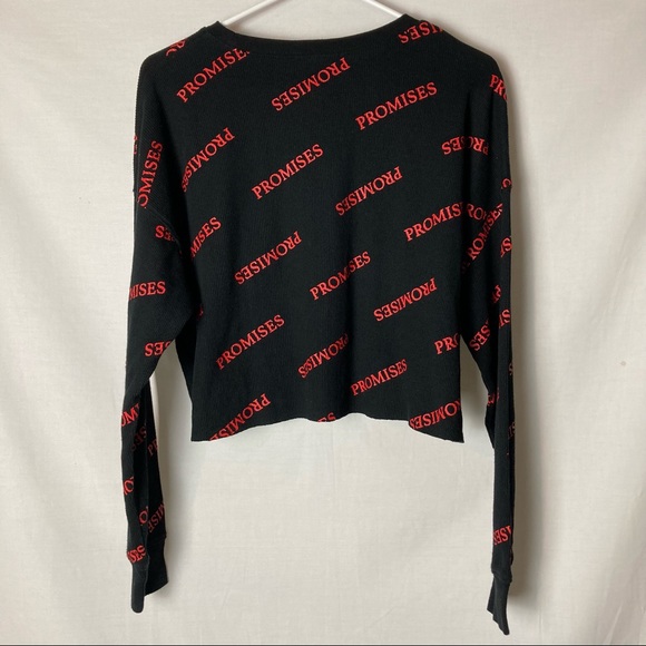 Forever 21 Cropped Graphic Top E2 - Picture 4 of 4